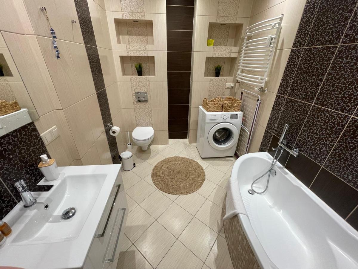 Al-dom Ogrodowa Bocianie Gniazdo Z Garazem Apartamento Kołobrzeg